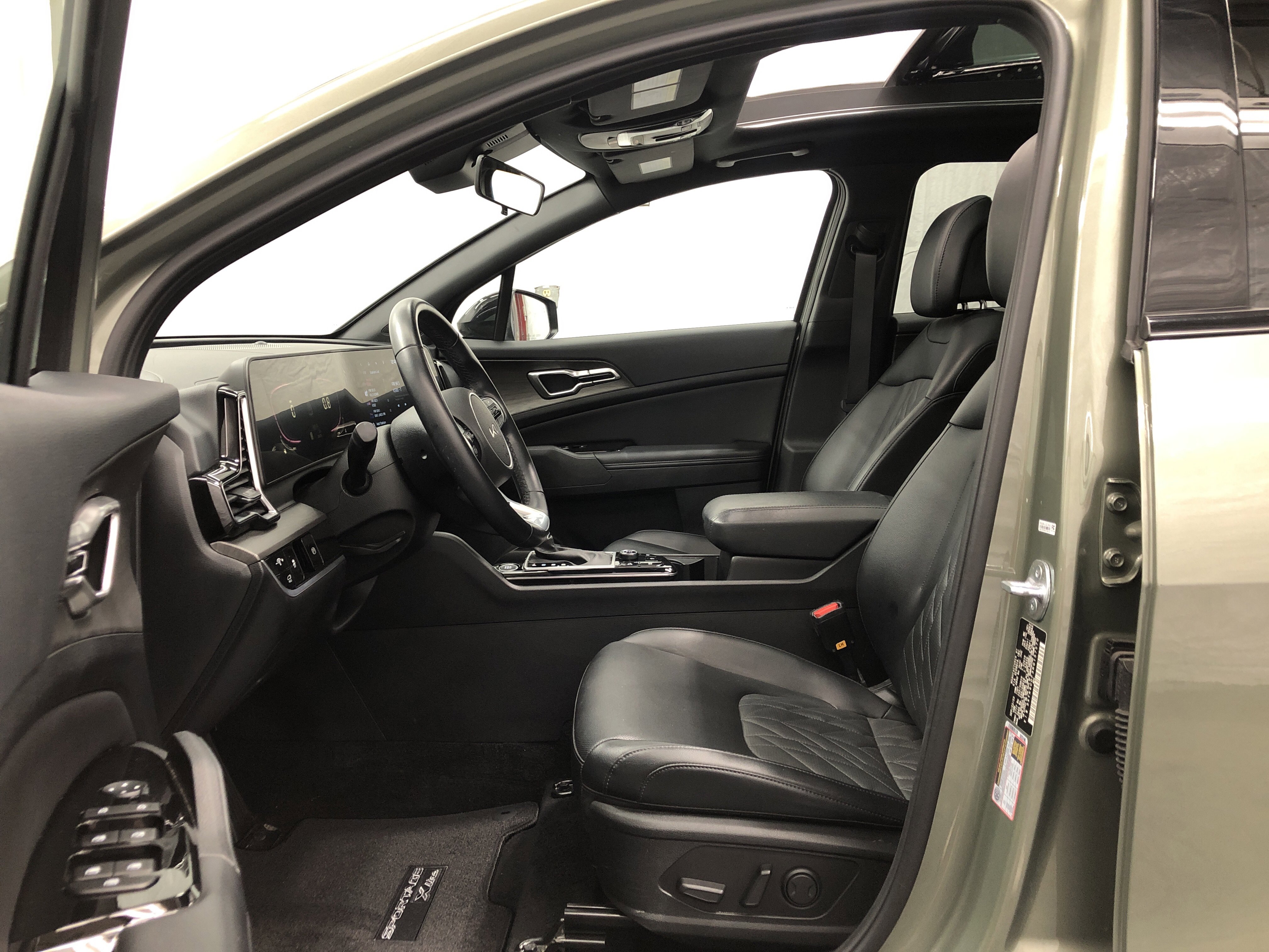 Certified 2024 Kia Sportage X-Line w/ X-Line Premium Package image 11