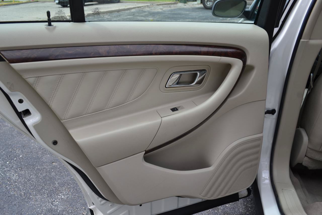 Used 2010 Ford Taurus Limited AWD/4WD image 50