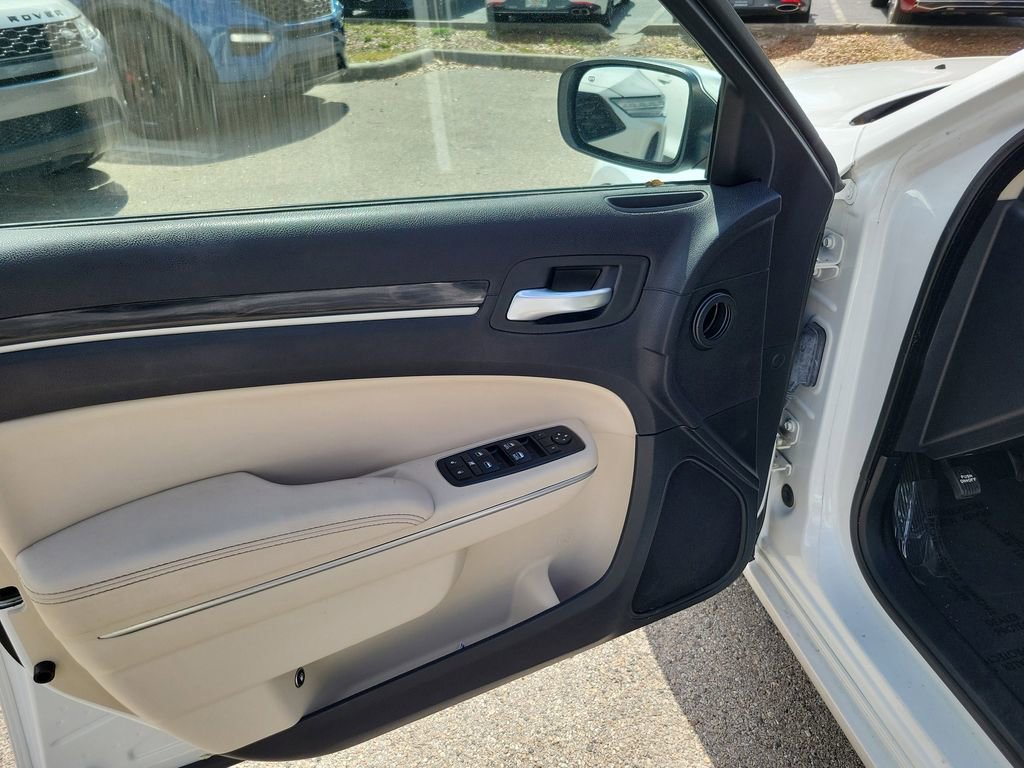 Used 2016 Chrysler 300 Limited w/ Driver Convenience Group image 23