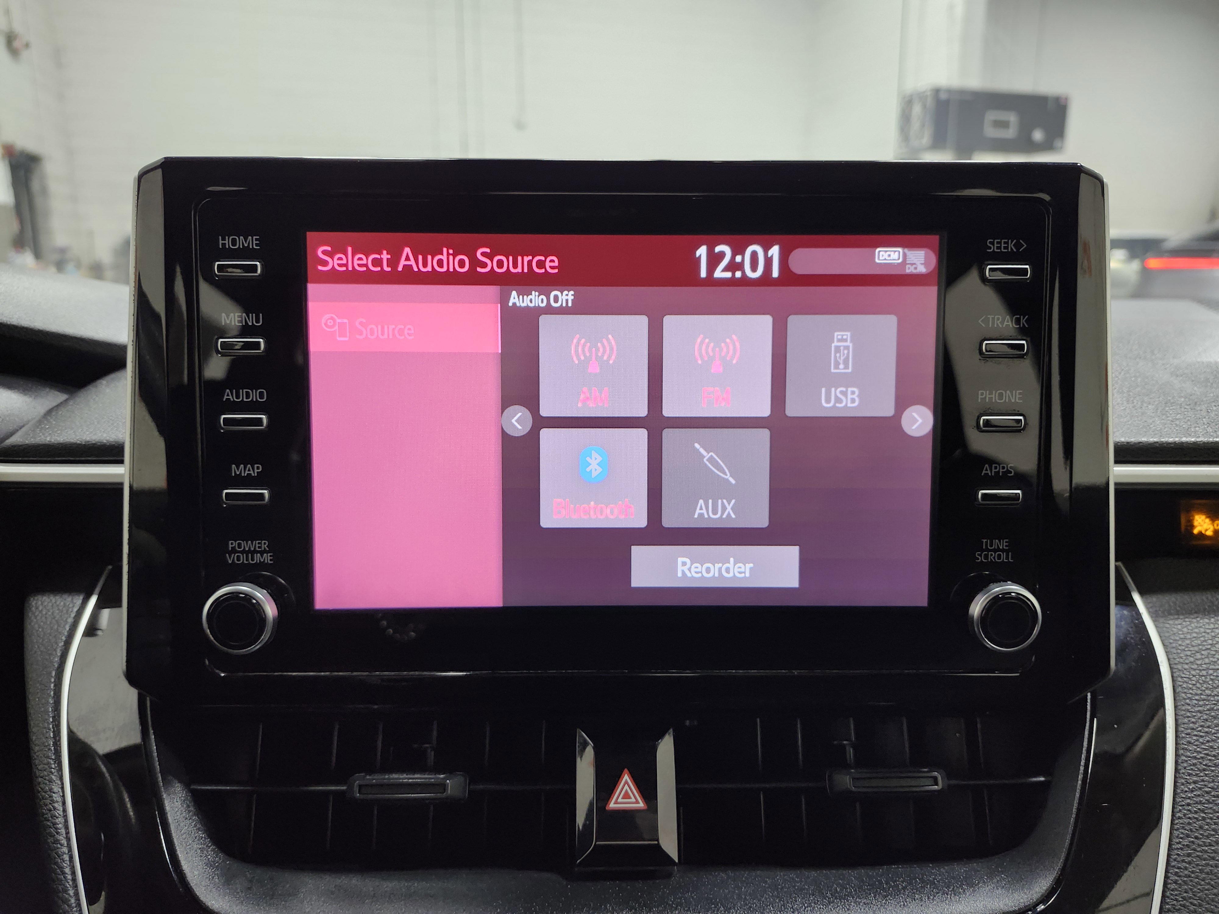 Used 2020 Toyota Corolla LE image 4