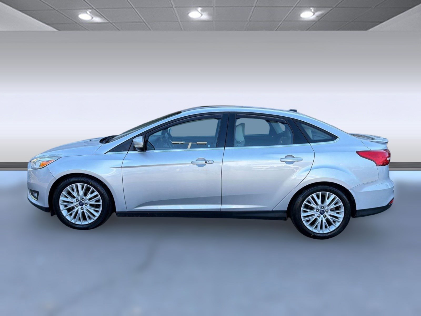 Used 2018 Ford Focus Titanium FWD image 2
