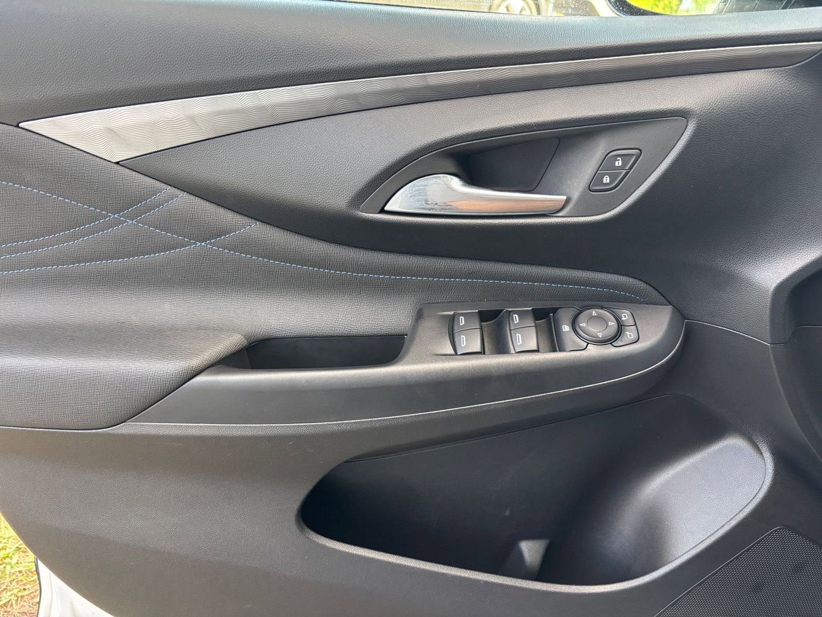 Used 2025 Buick Envista Sport Touring image 20