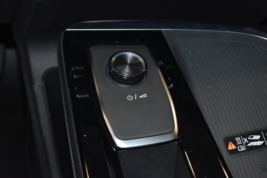 Used 2025 Buick Enclave Preferred w/ Power Package image 16