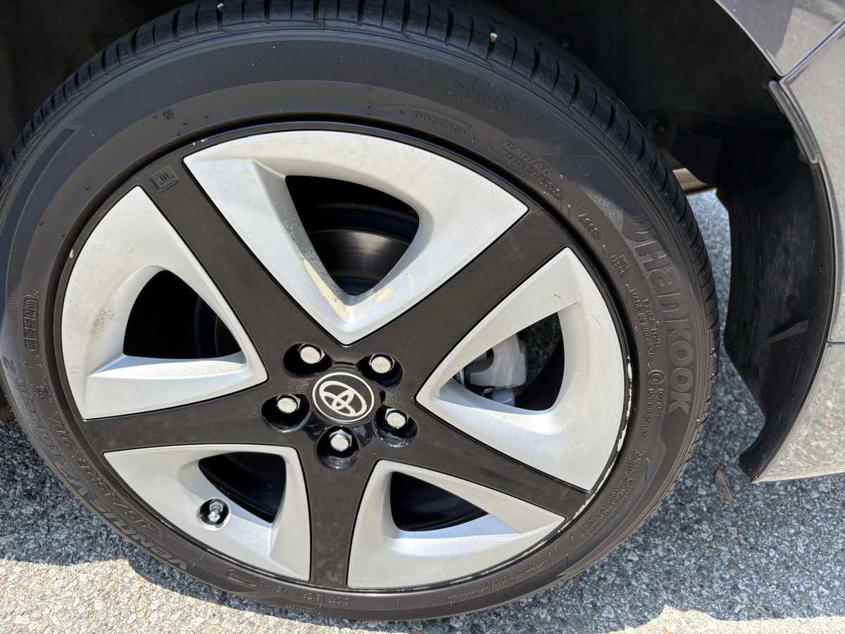 Used 2017 Toyota Prius Four Touring image 9