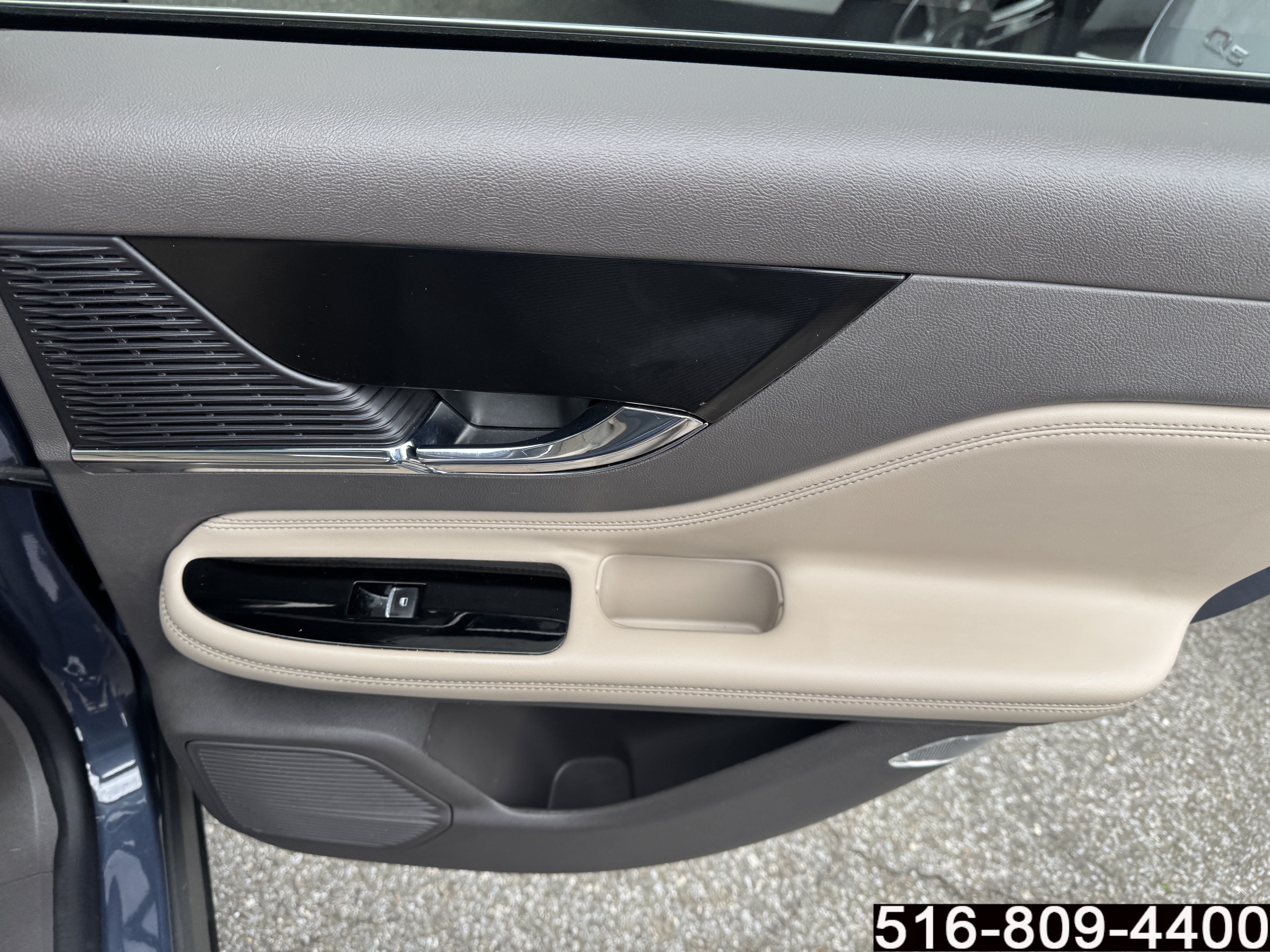 Used 2022 Lincoln Corsair AWD w/ Premium Package image 31
