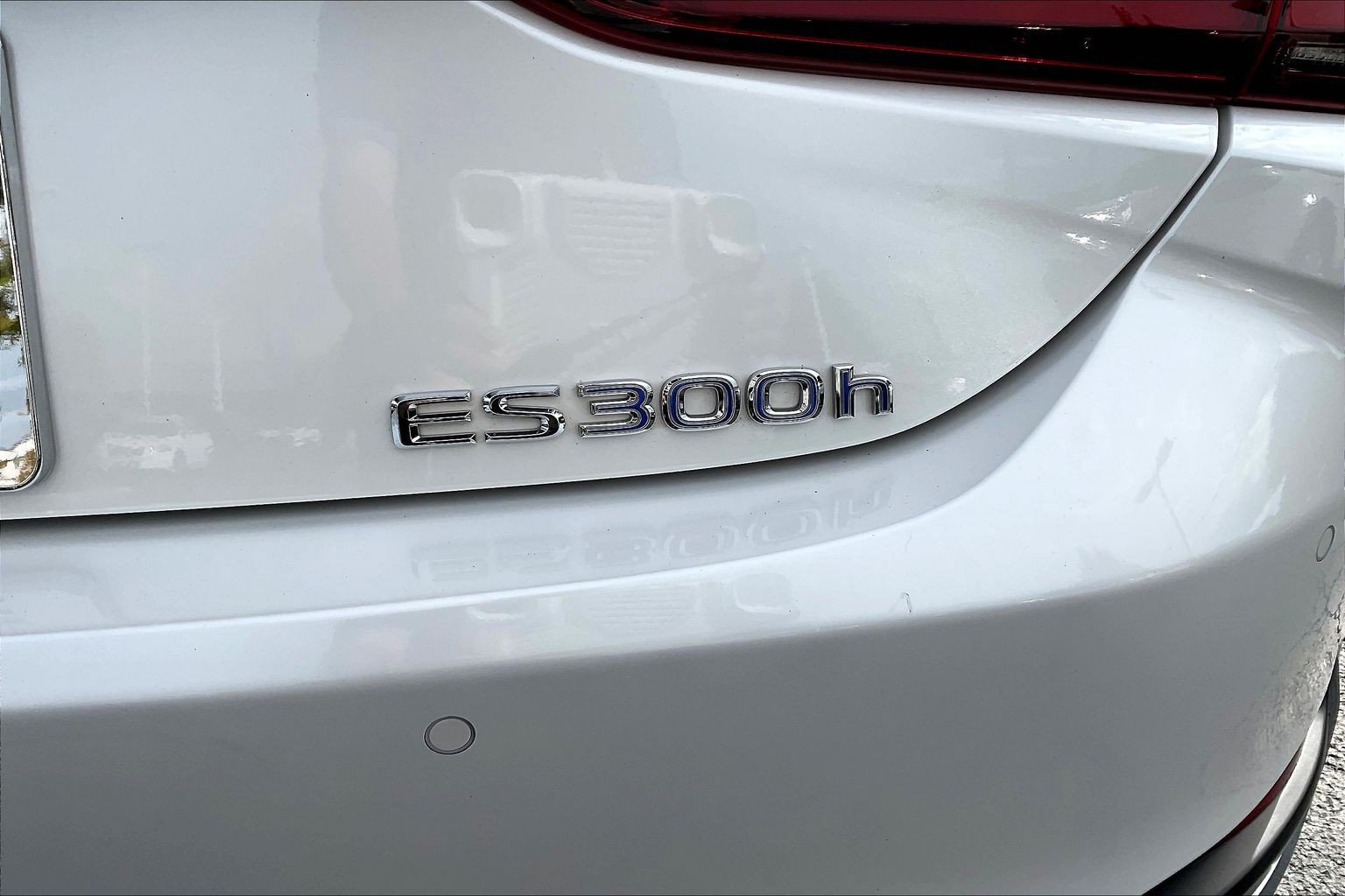 Used 2022 Lexus ES 300h w/ Accessory Package FWD image 23