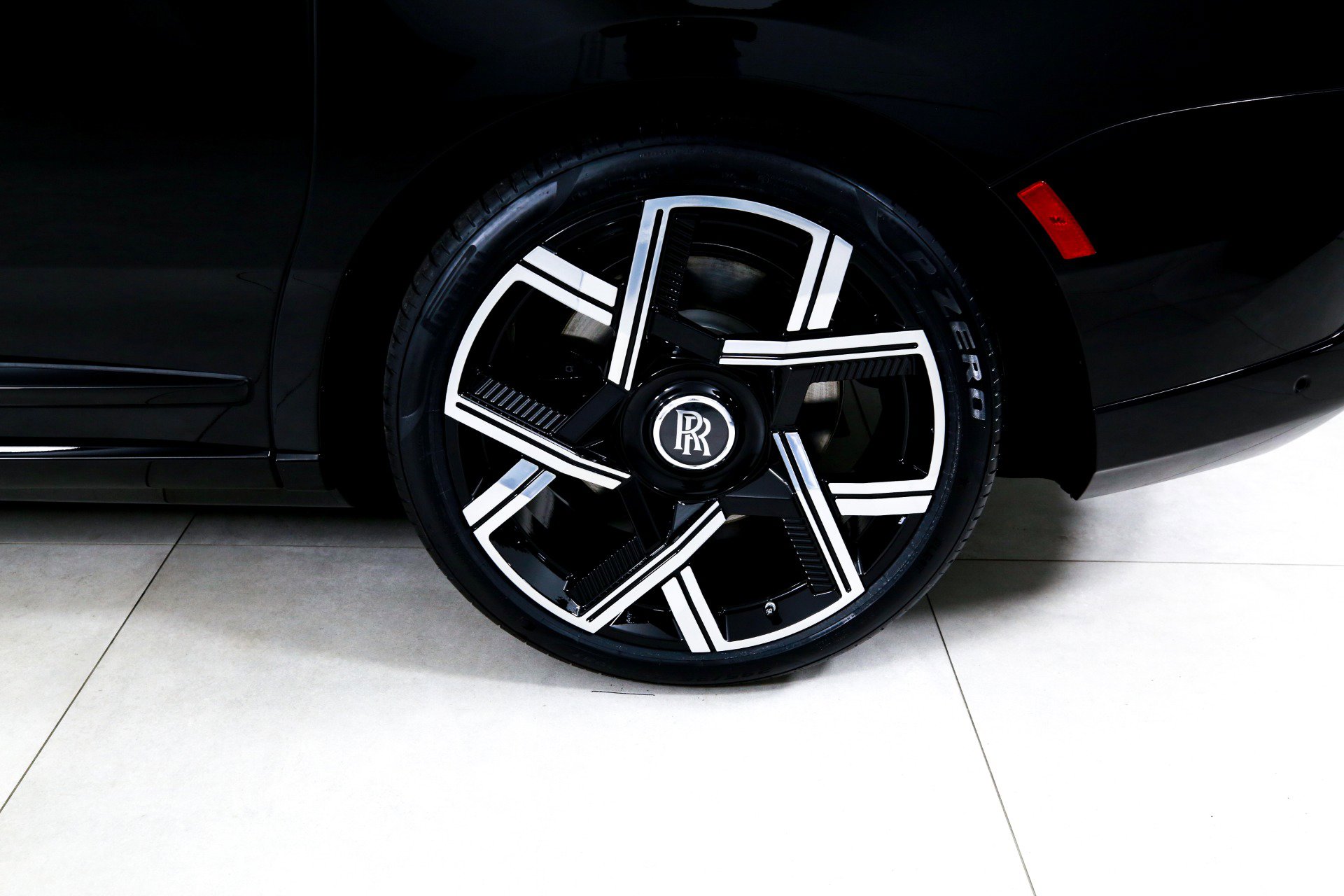 New 2026 Rolls-Royce Cullinan Black Badge image 44