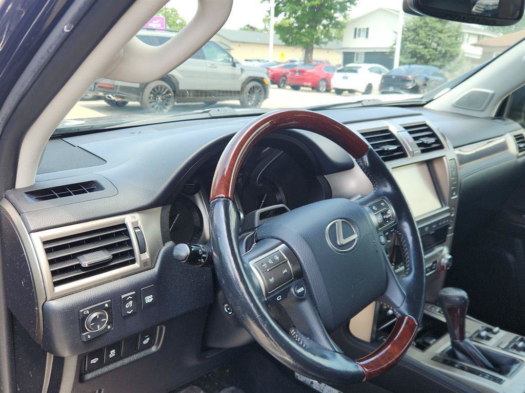 Used 2014 Lexus GX 460 Luxury w/ Driver Support Package AWD/4WD image 11