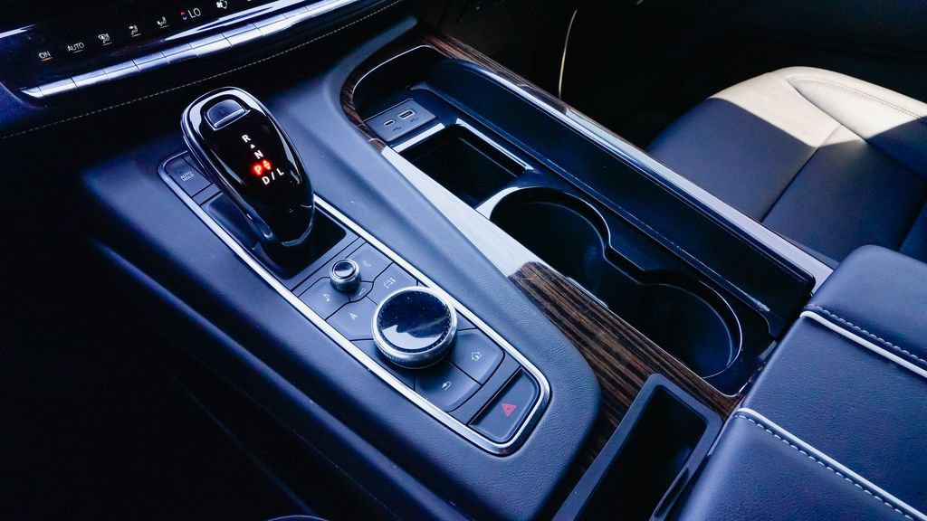 Certified 2021 Cadillac Escalade ESV Luxury RWD image 16
