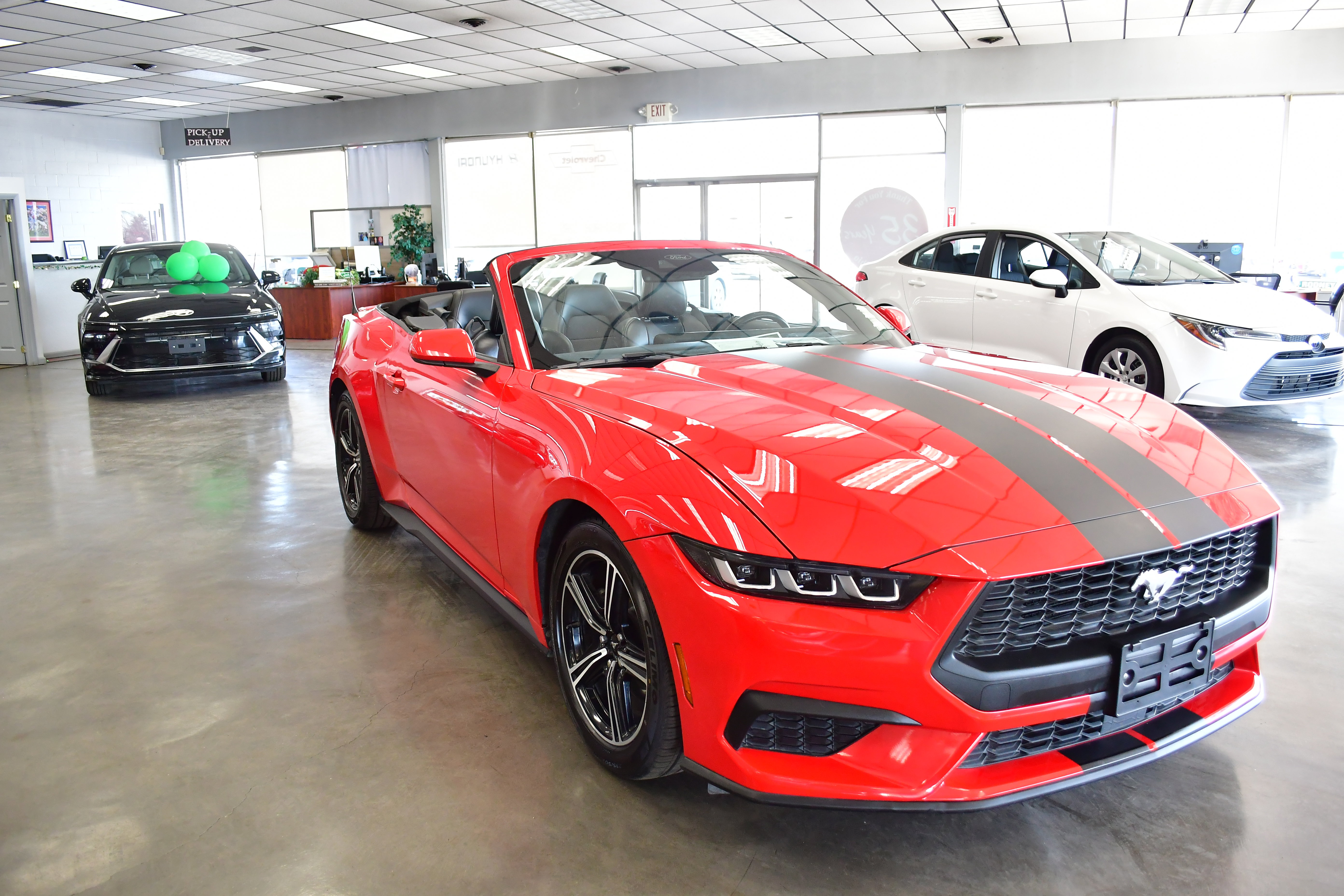 Used 2024 Ford Mustang Premium image 3