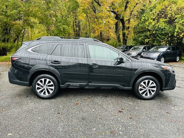Used 2025 Subaru Outback Premium image 4