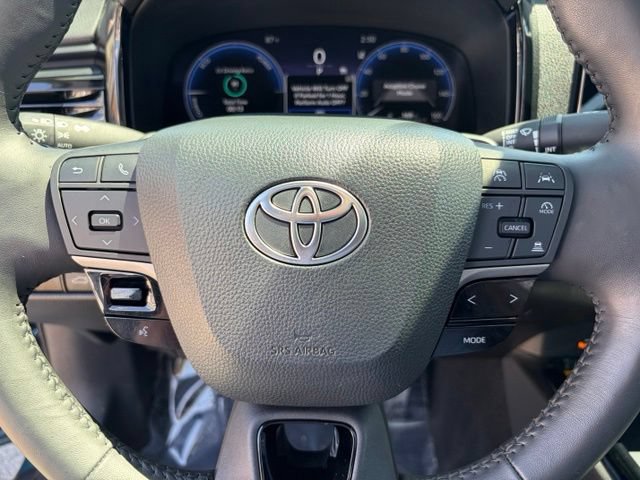 Used 2025 Toyota Camry XSE FWD image 19
