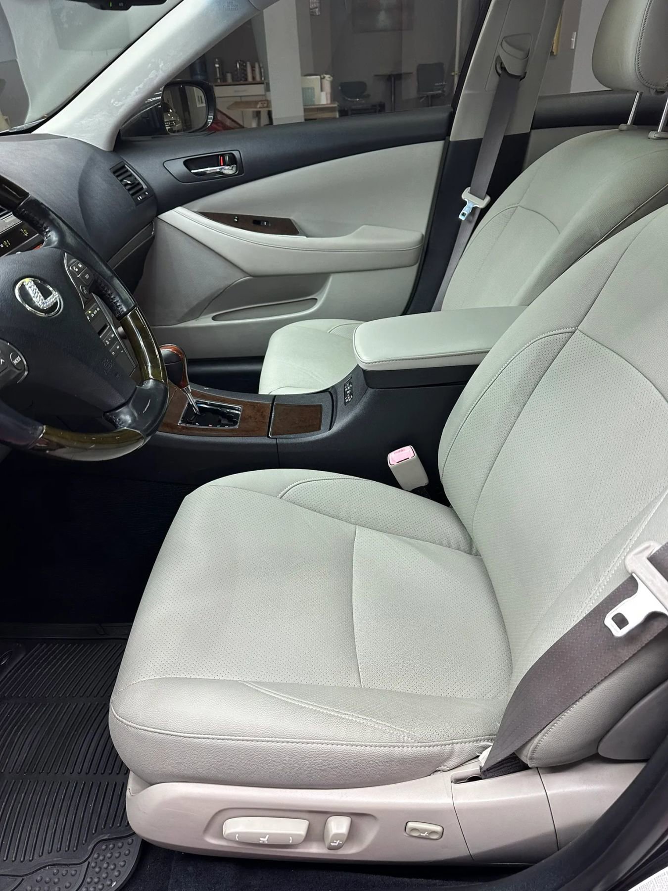 Used 2011 Lexus ES 350 FWD image 12