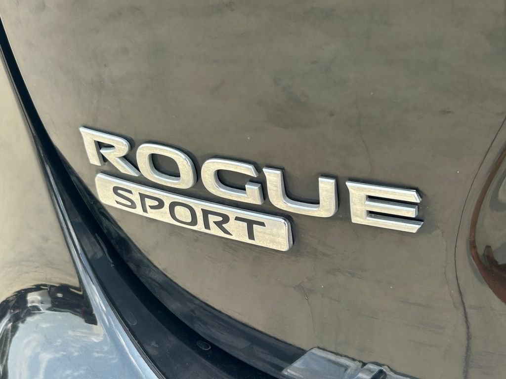 Used 2020 Nissan Rogue Sport SV FWD image 12