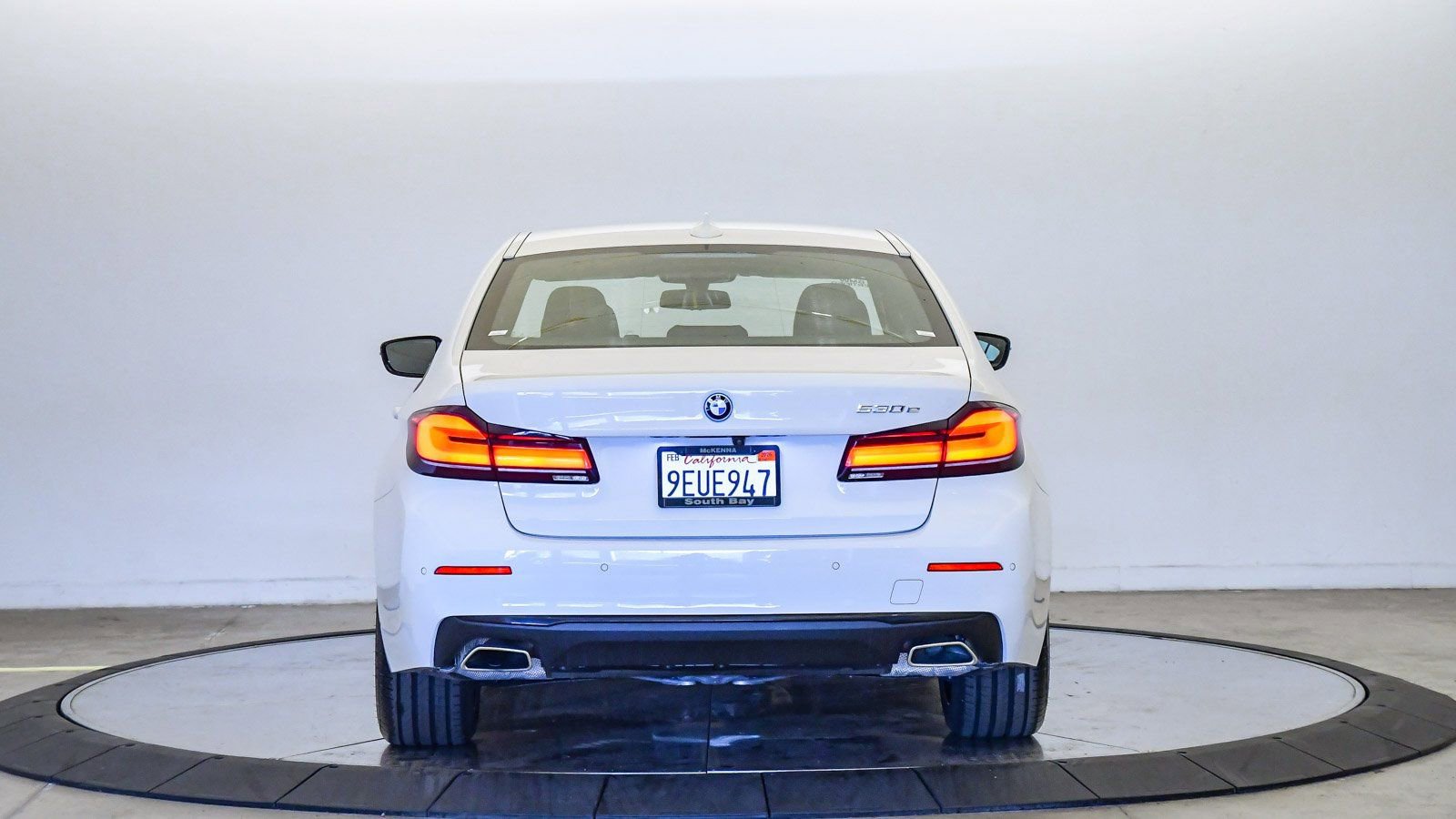 Certified 2023 BMW 530e w/ Convenience Package image 3