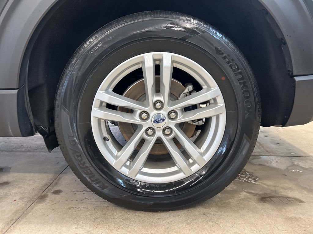 Used 2023 Ford Explorer XLT w/ Equipment Group 202A AWD/4WD image 29