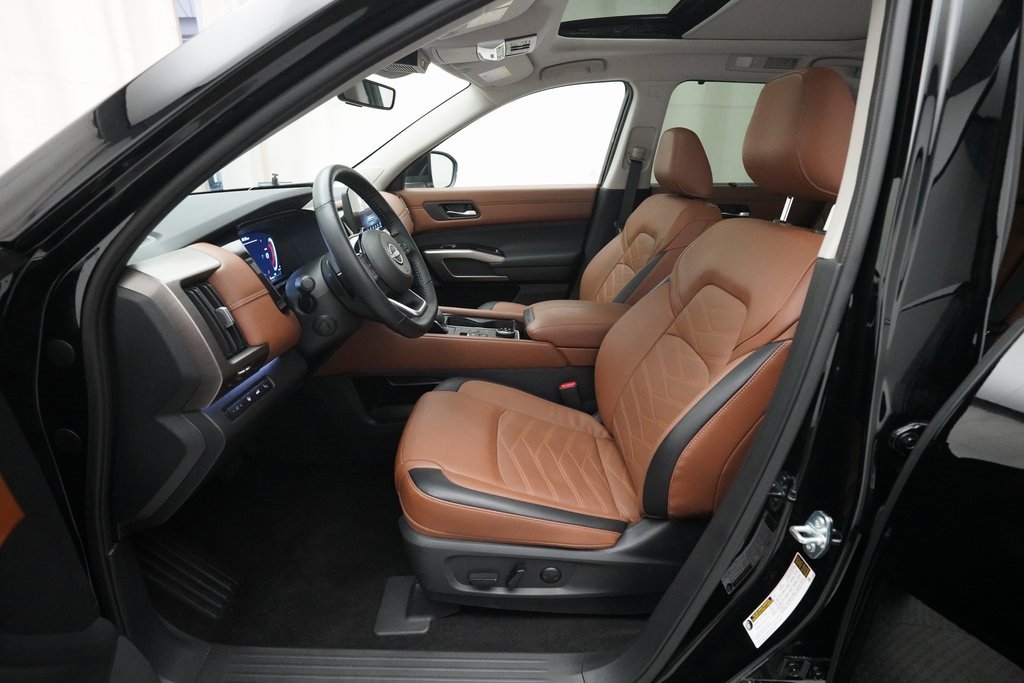 Certified 2024 Nissan Pathfinder Platinum w/ Cargo Package image 7