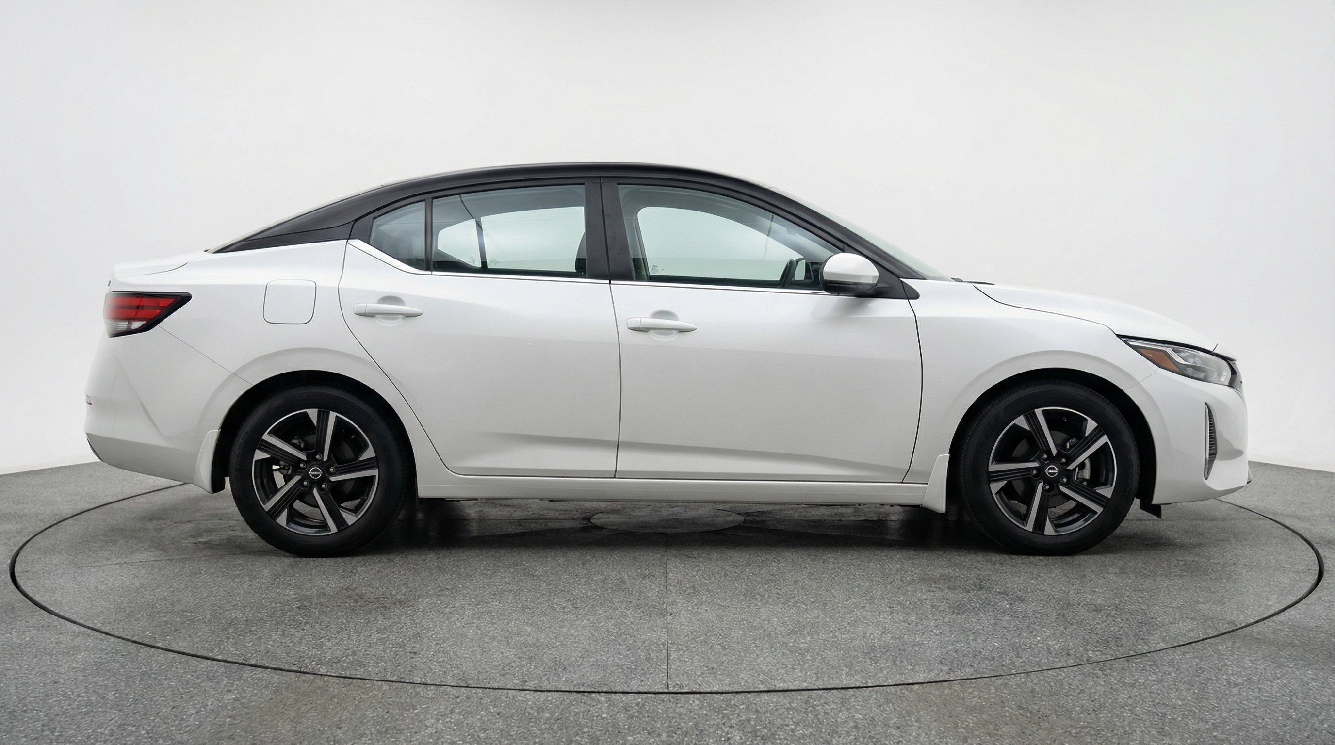 Used 2025 Nissan Sentra SV FWD image 11