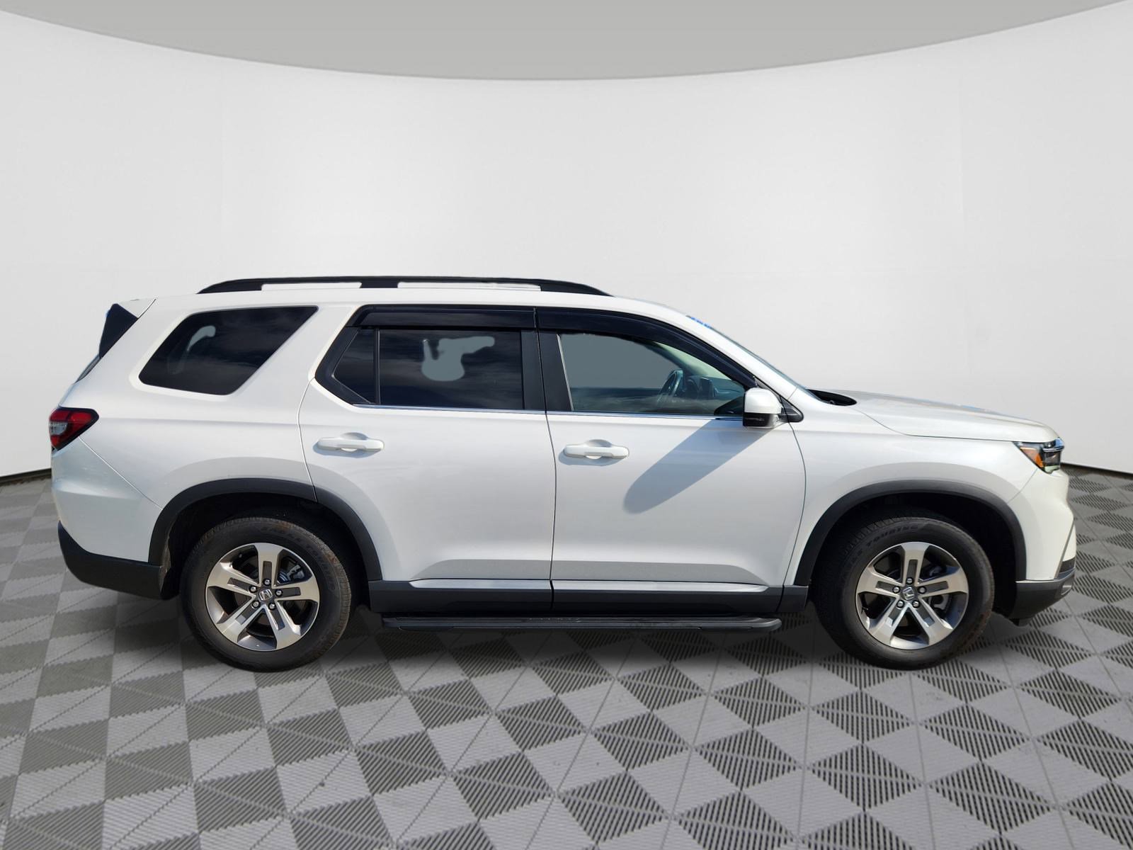 Certified 2025 Honda Pilot EX-L image 6