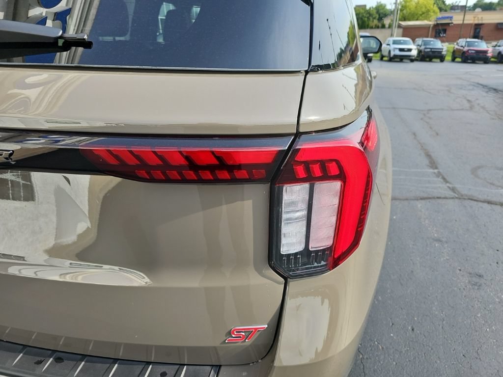 New 2026 Ford Explorer ST w/ Sun And Sound Package AWD/4WD image 6