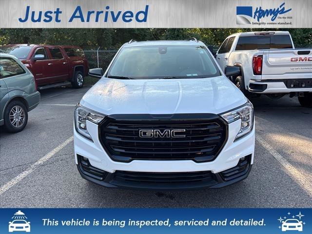 Used 2022 GMC Terrain SLT w/ Elevation Edition AWD/4WD image 2