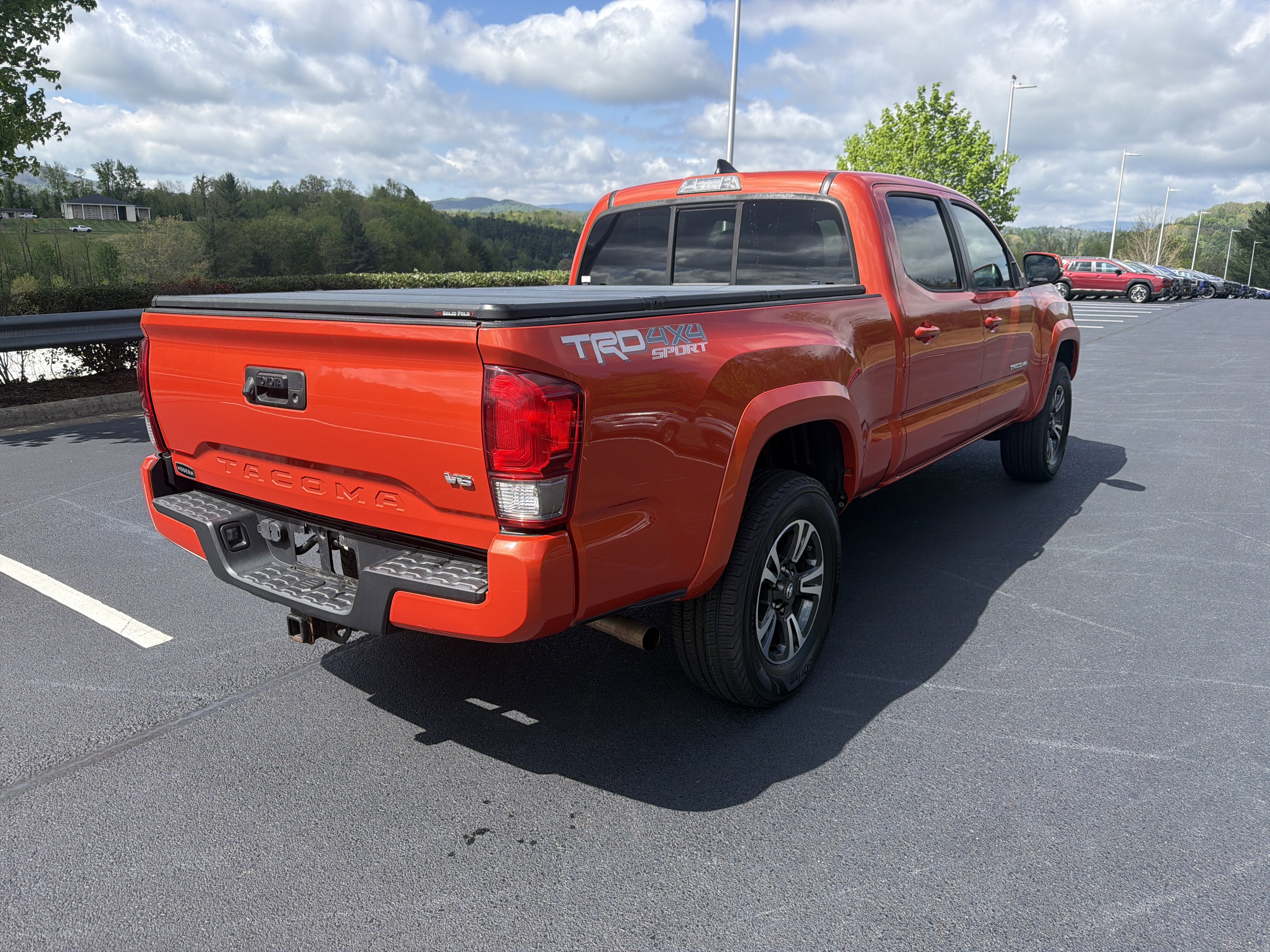 Used 2016 Toyota Tacoma TRD Sport w/ Towing Package AWD/4WD image 5