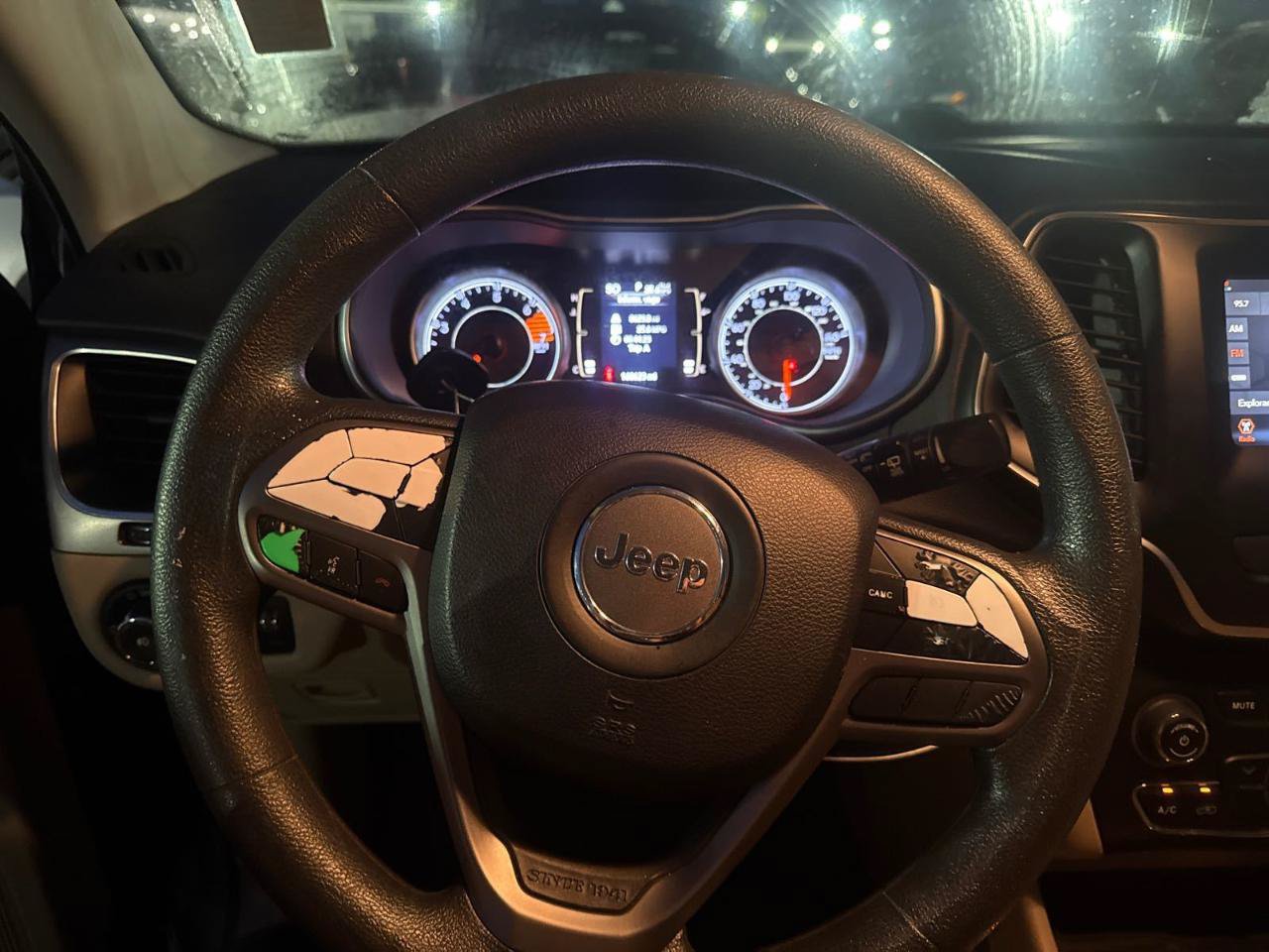 Used 2019 Jeep Cherokee Latitude w/ Popular Appearance Group FWD image 18