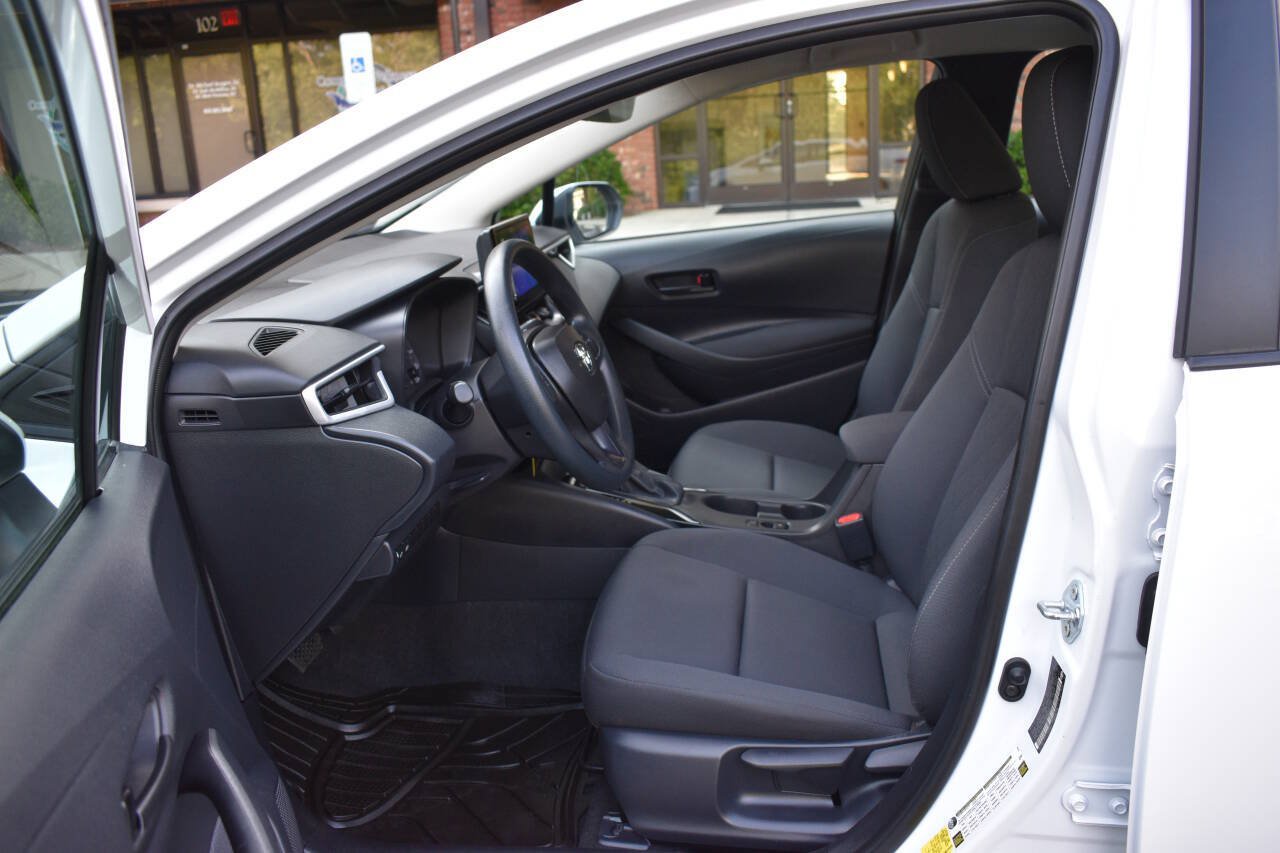 Used 2025 Toyota Corolla LE FWD image 7