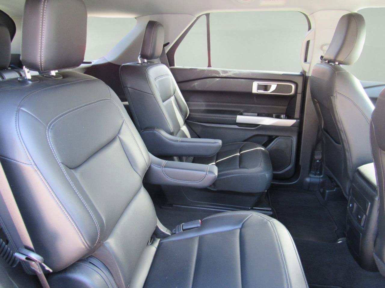 Used 2022 Ford Explorer XLT w/ Equipment Group 202A image 34