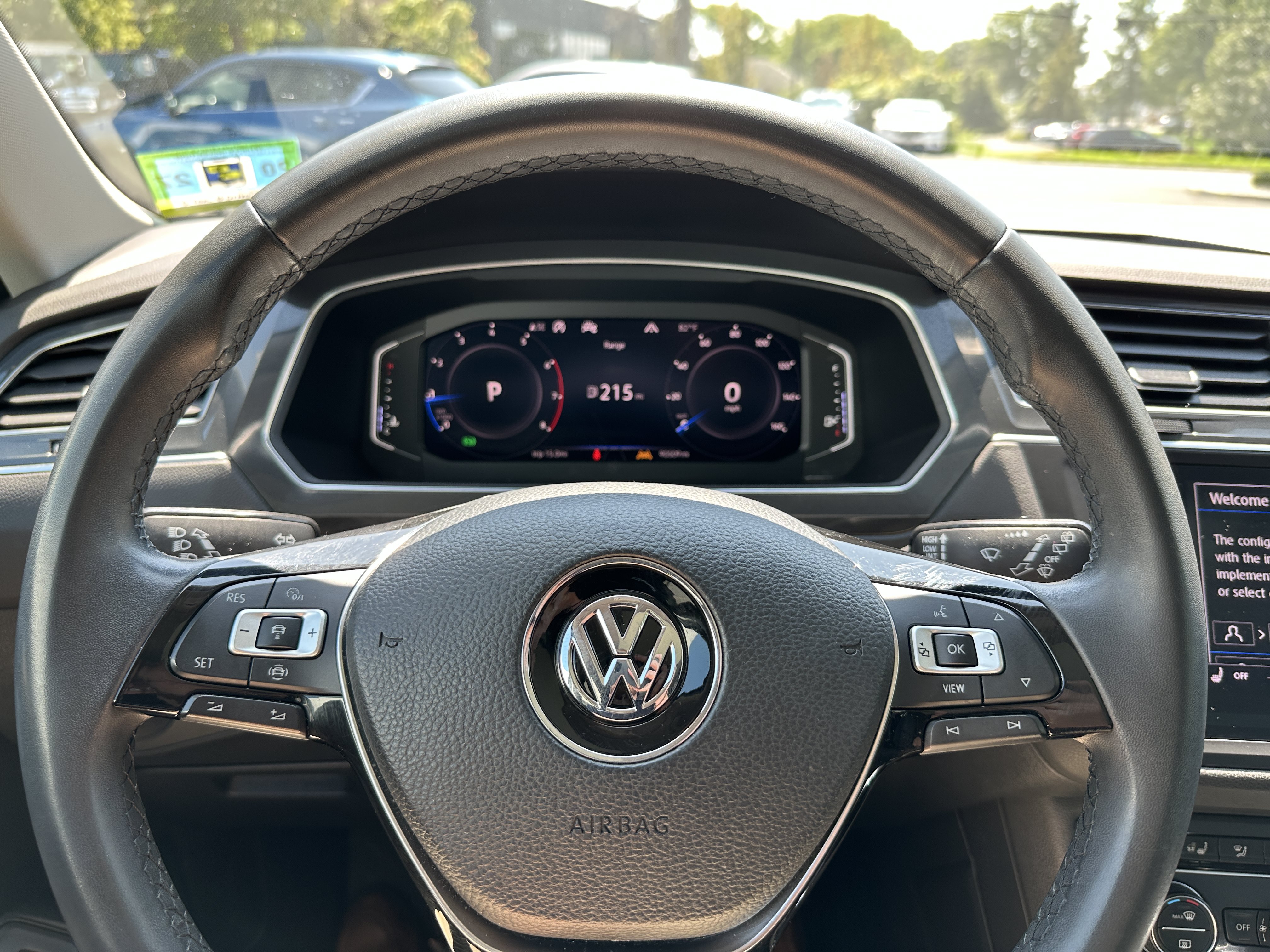 Used 2020 Volkswagen Tiguan SEL AWD/4WD image 29