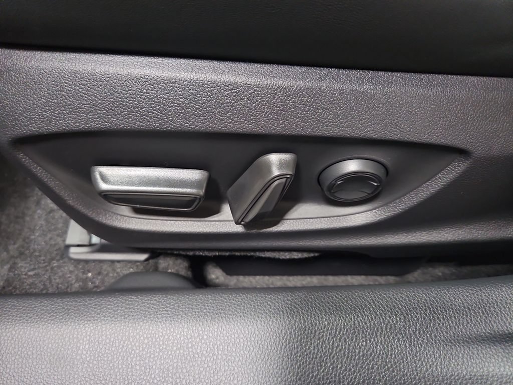 New 2026 Toyota Prius Plug-In Hybrid FWD image 15
