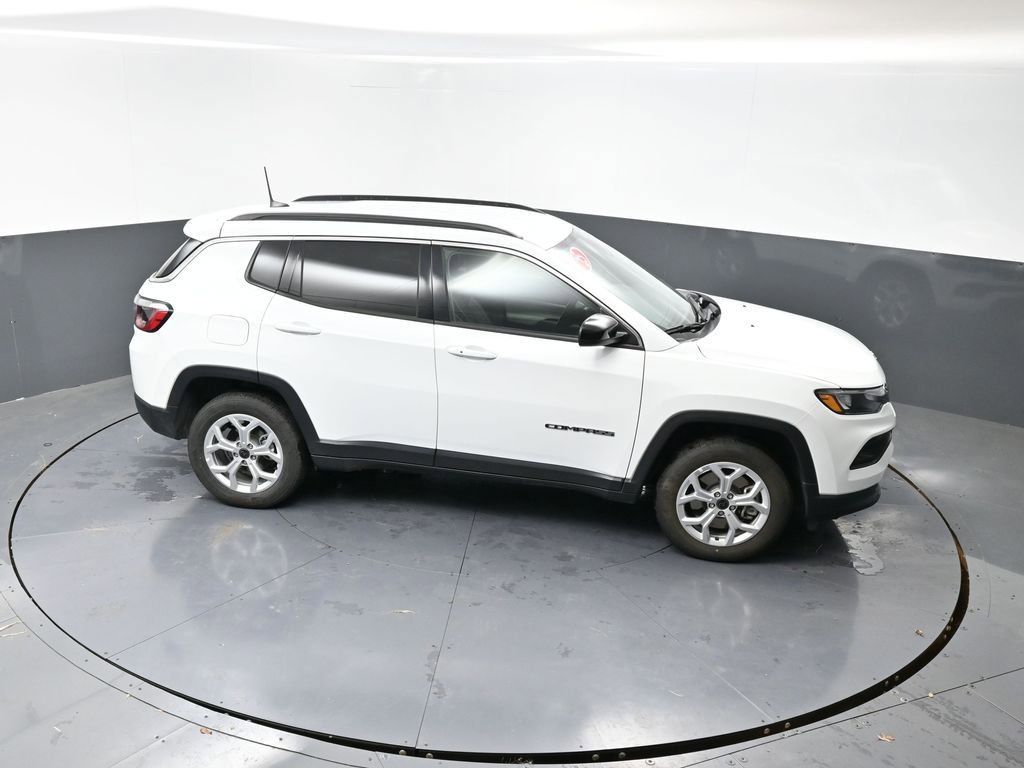 Used 2025 Jeep Compass Latitude AWD/4WD image 13