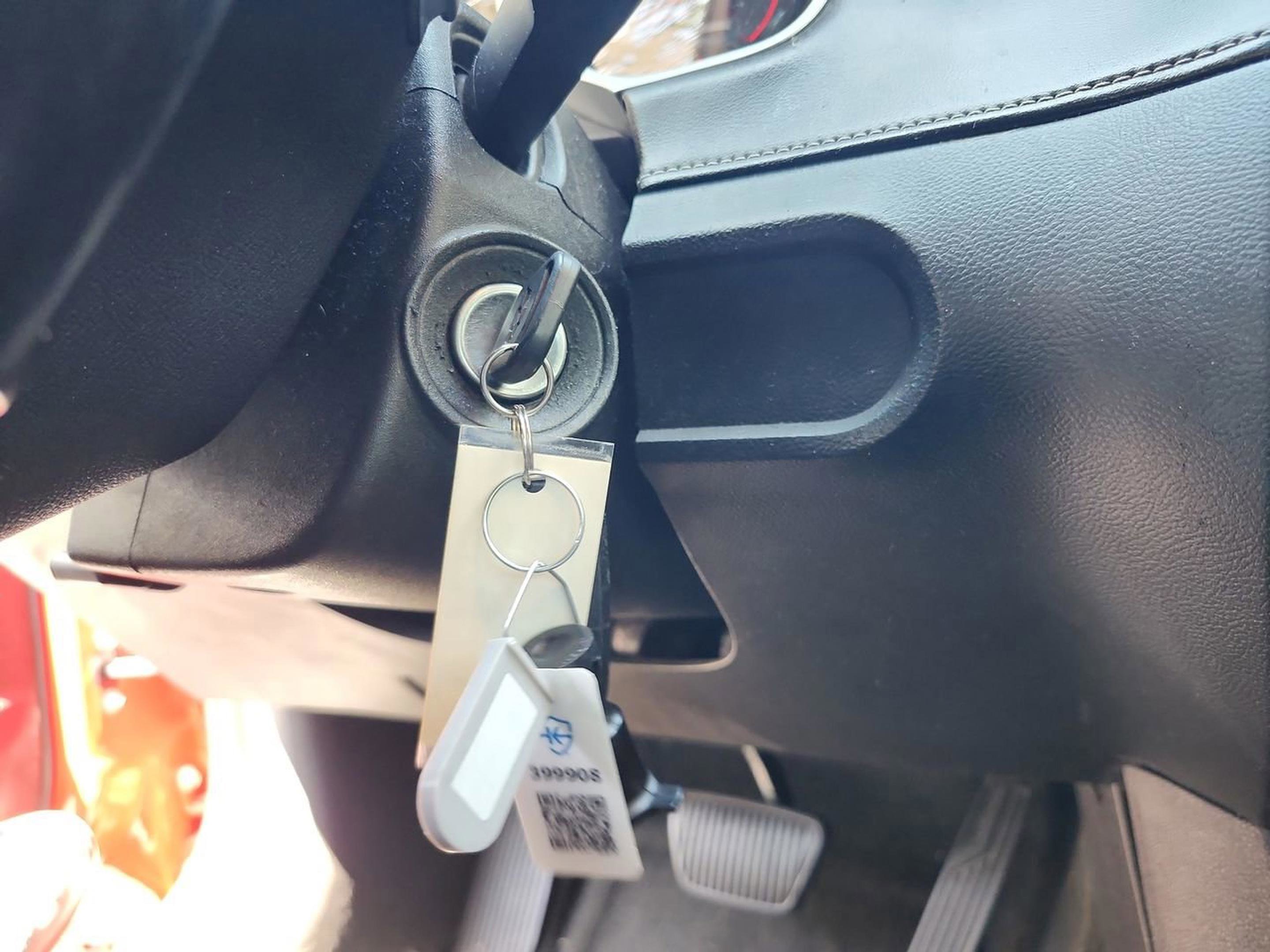 Used 2013 Chevrolet Camaro LT image 28