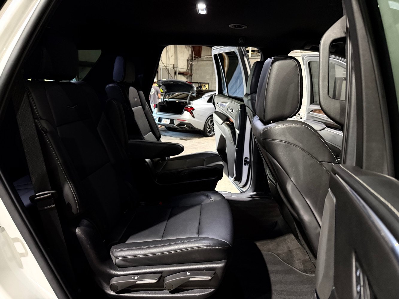 Used 2022 Cadillac Escalade Luxury AWD/4WD image 22