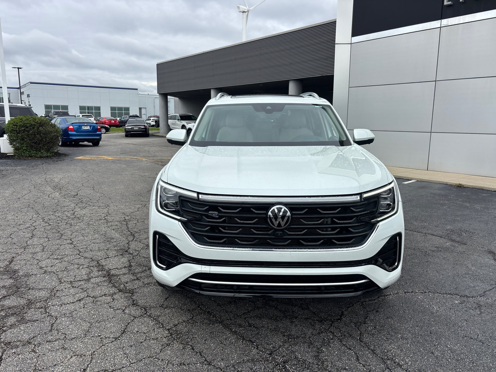 Used 2025 Volkswagen Atlas SEL Premium R-Line AWD/4WD image 2