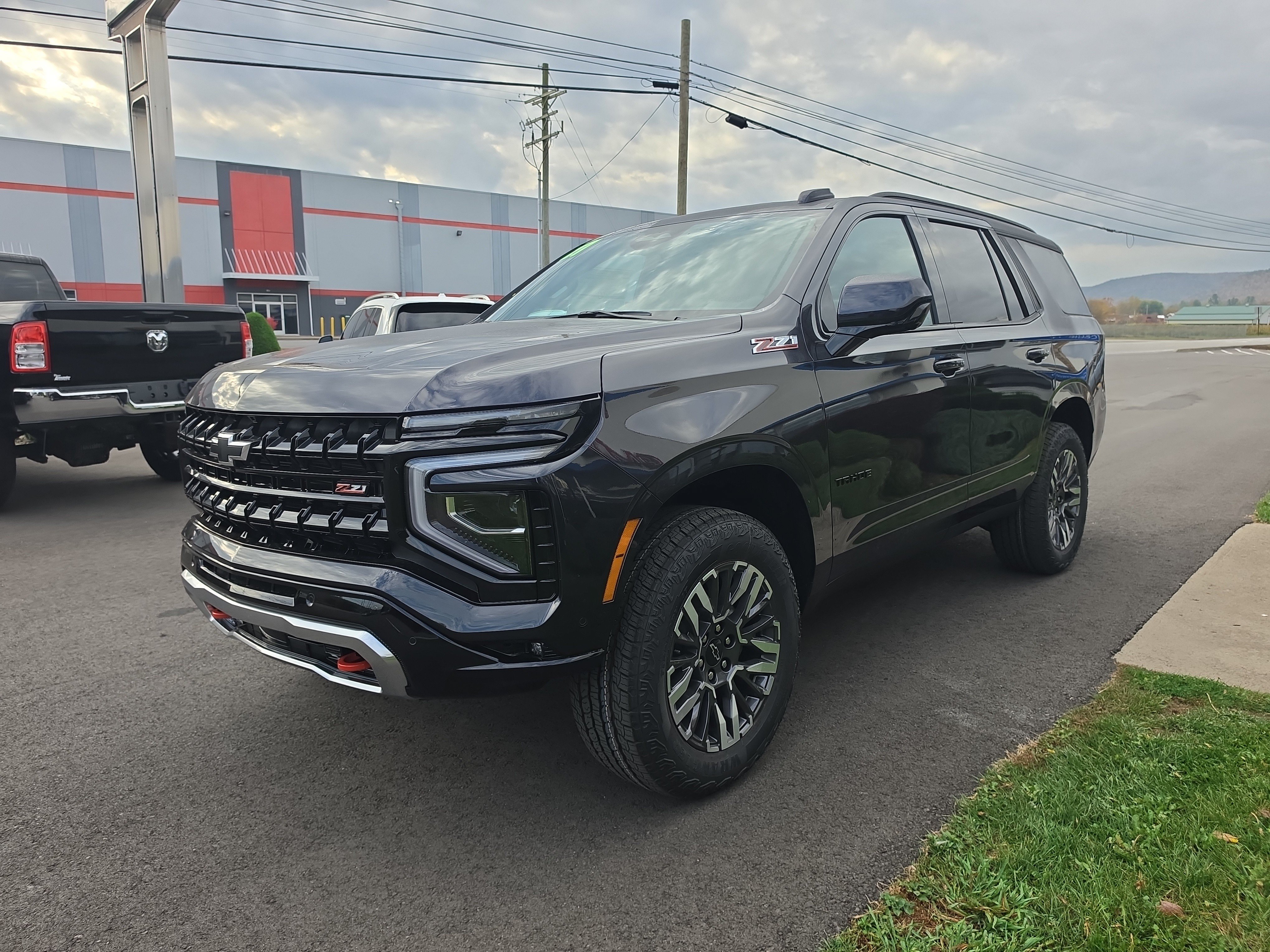 New 2027 Chevrolet Tahoe Z71 w/ Sun And Tow Package AWD/4WD image 8