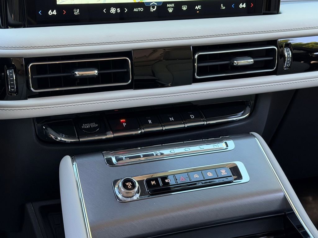 New 2026 Lincoln Aviator AWD image 10