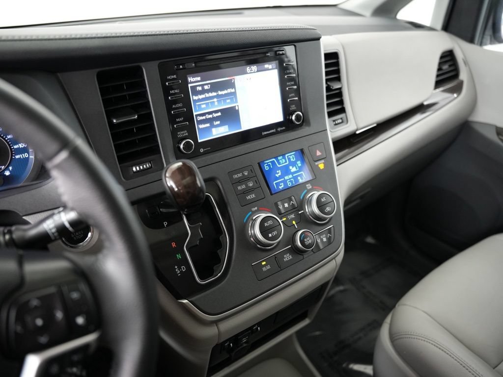 Used 2020 Toyota Sienna XLE w/ XLE Navigation Package FWD image 18