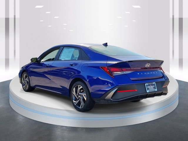Used 2025 Hyundai Elantra Sport image 4