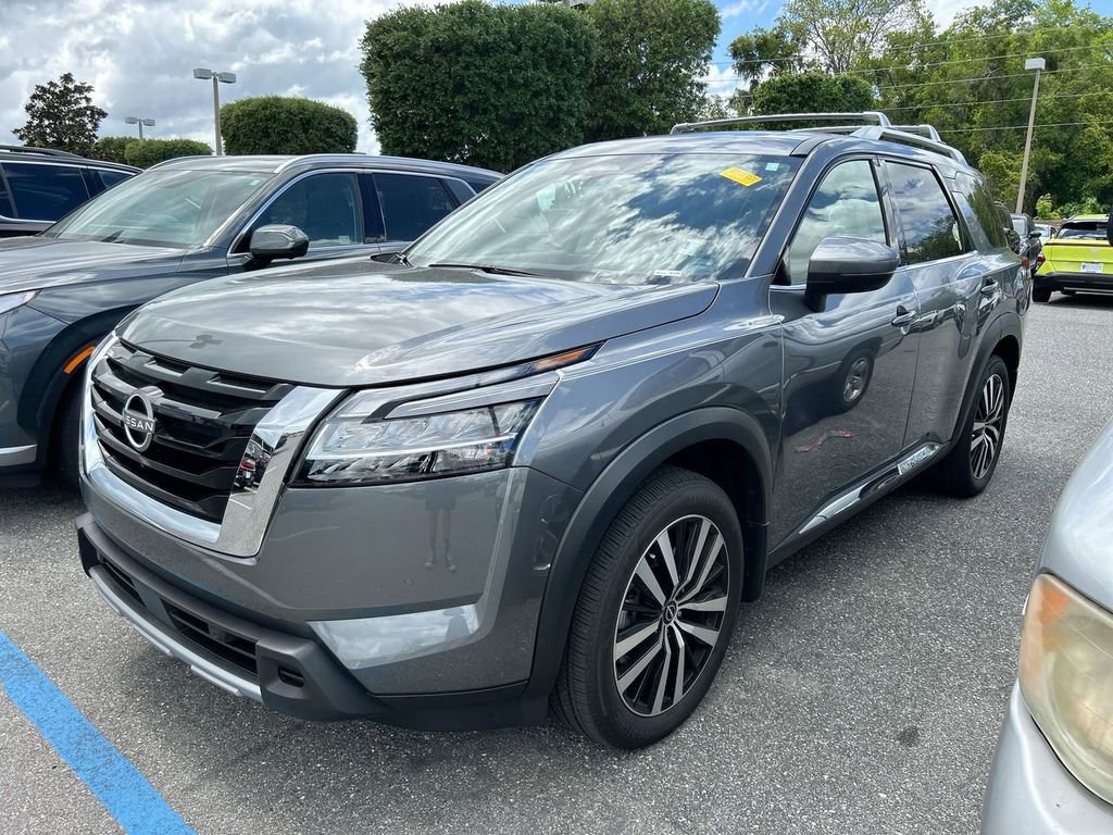 Used 2024 Nissan Pathfinder Platinum image 8