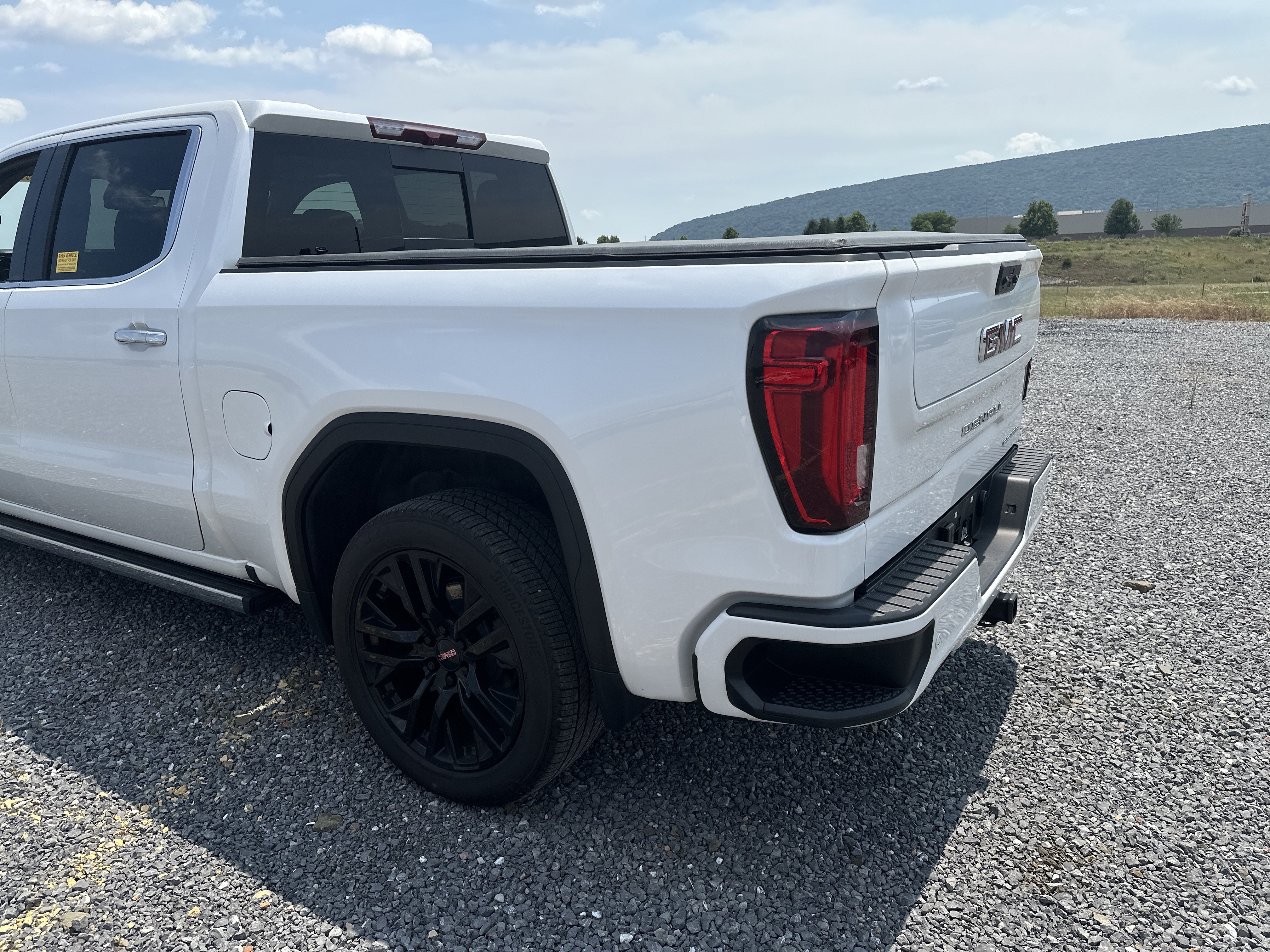 Used 2024 GMC Sierra 1500 Denali AWD/4WD image 3
