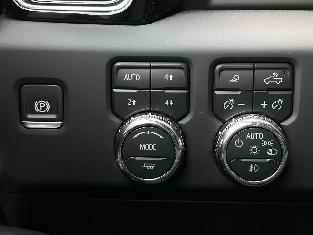 Used 2025 GMC Sierra 3500 Denali AWD/4WD image 24