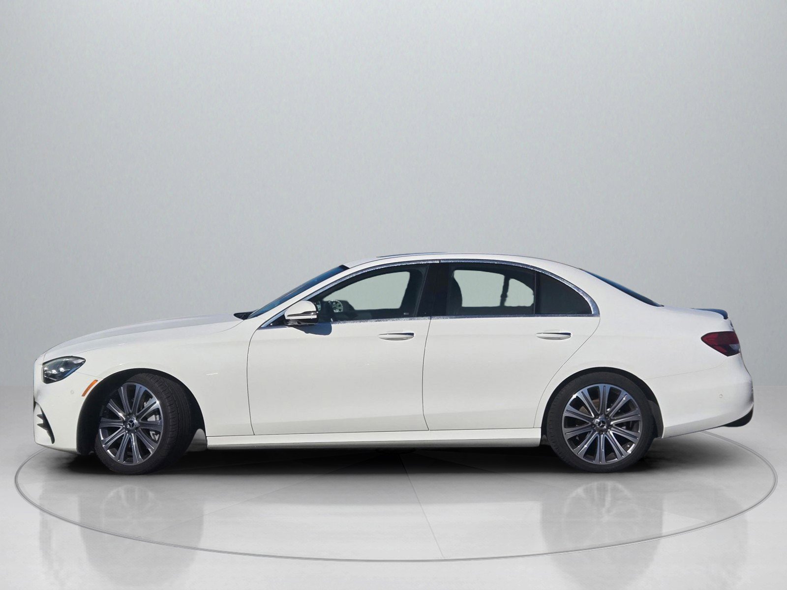 Used 2023 Mercedes-Benz E 350 Sedan image 4