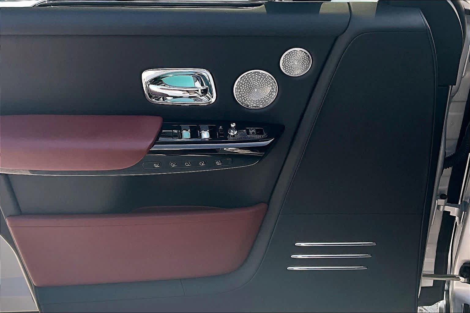 Used 2024 Rolls-Royce Phantom Sedan RWD image 22