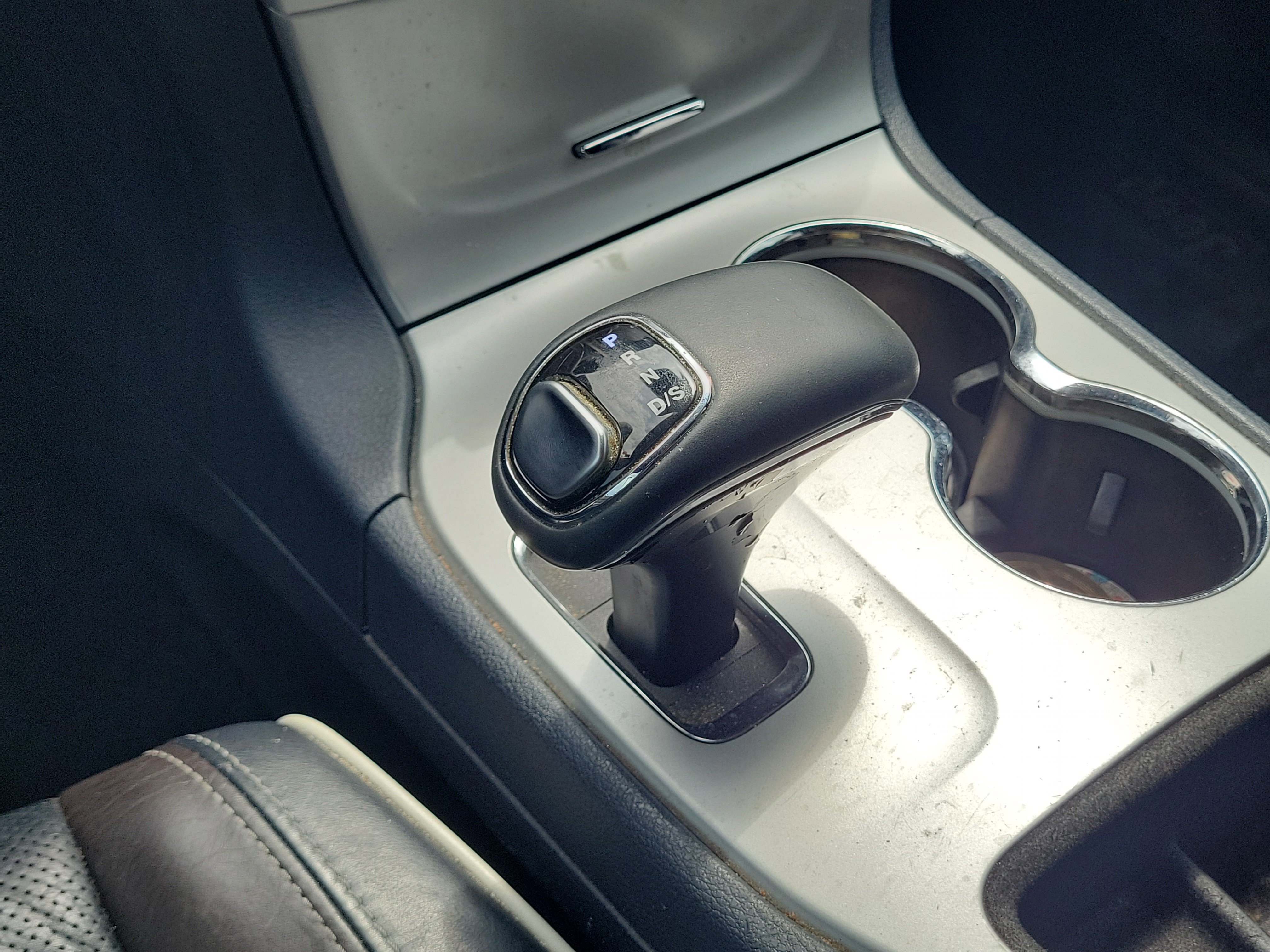 Used 2014 Jeep Grand Cherokee Overland w/ Advanced Technology Group RWD image 15