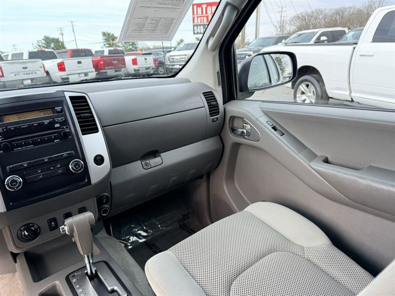 Used 2012 Nissan Frontier SV w/ SV Premium Utility Pkg AWD/4WD image 20