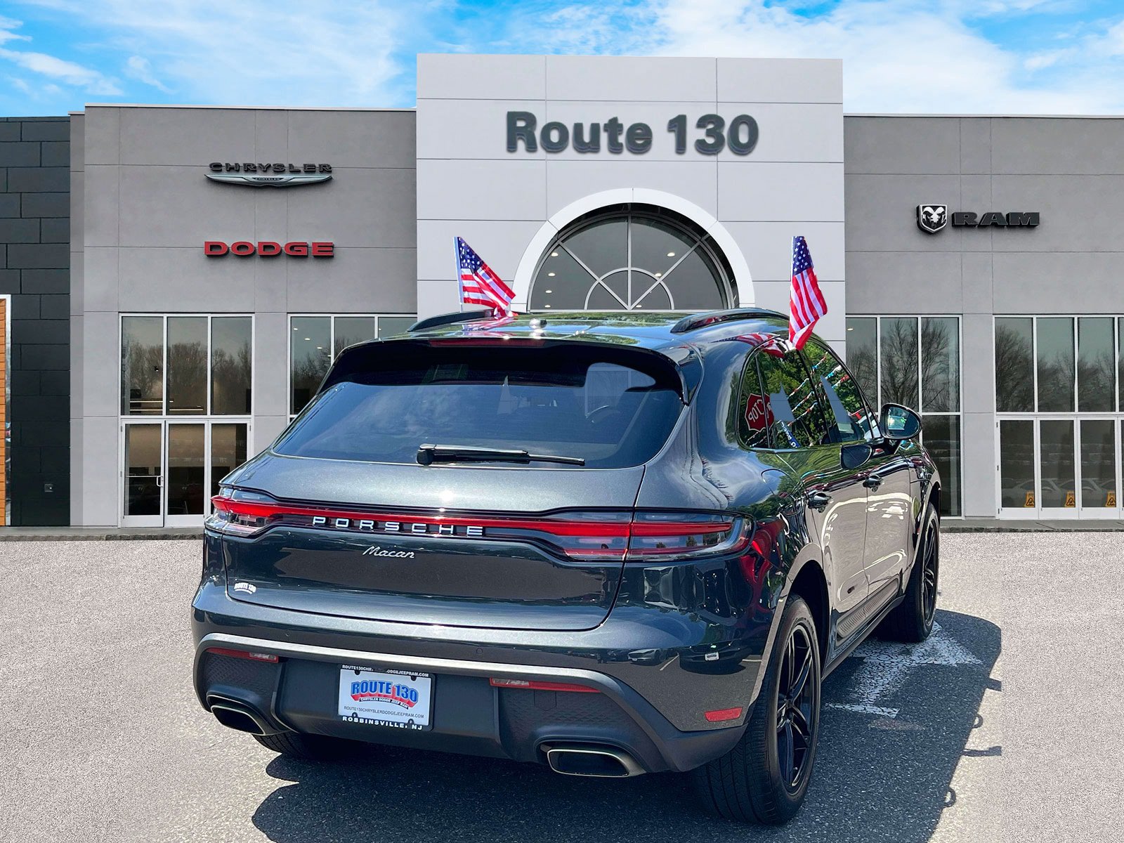 Used 2022 Porsche Macan AWD/4WD image 4