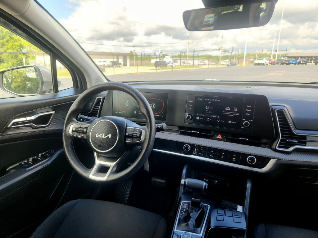 Used 2024 Kia Sportage LX FWD image 3