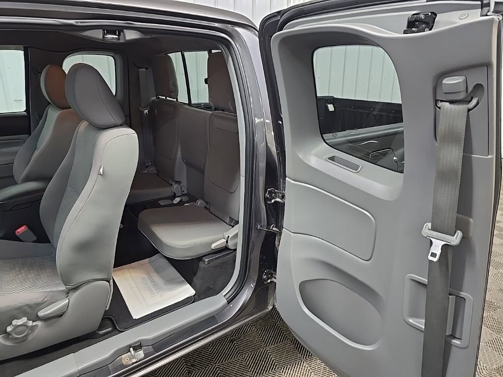 Used 2015 Toyota Tacoma 4x4 Access Cab w/ SR5 Package image 30