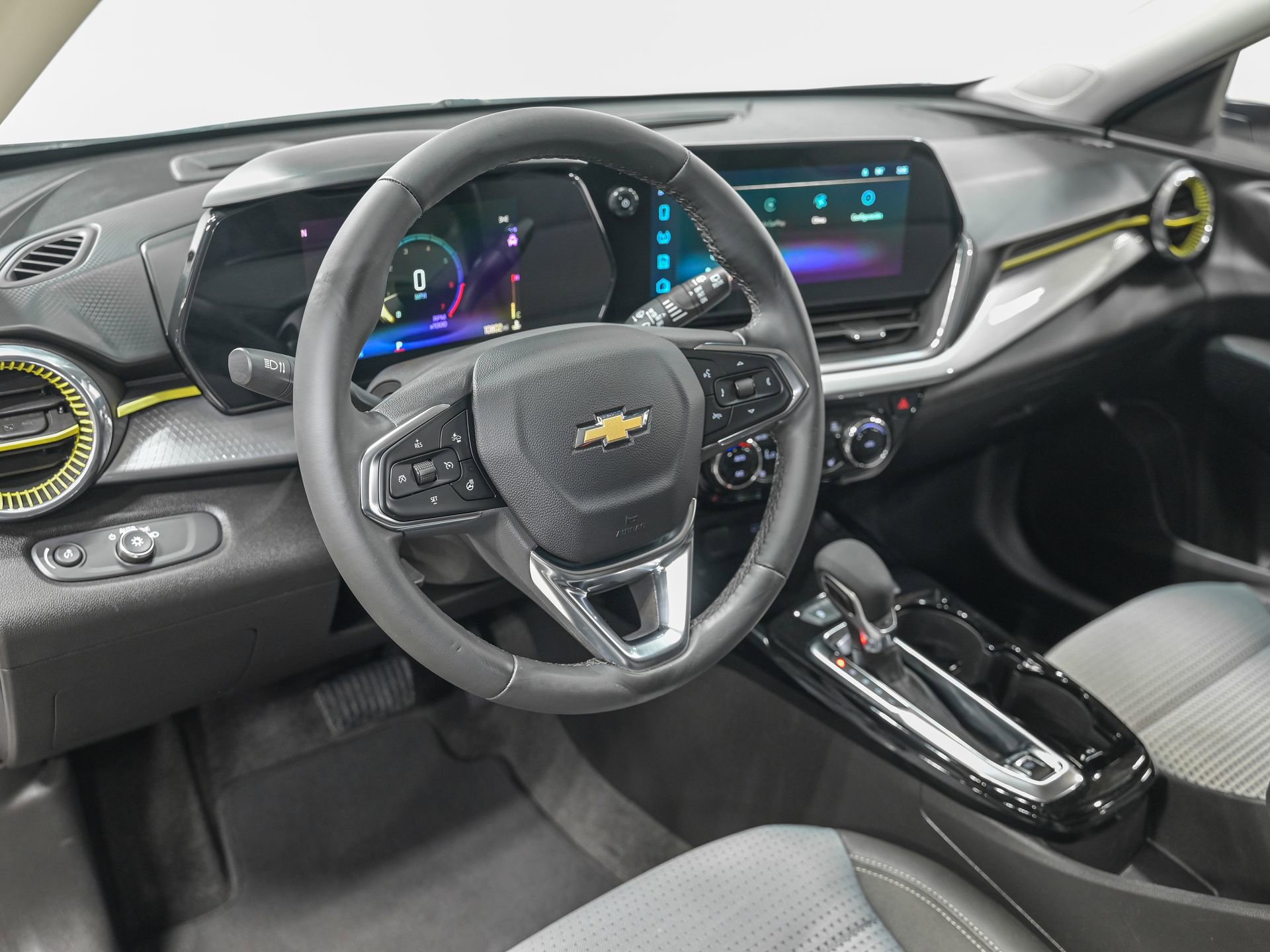 Used 2025 Chevrolet Trax LT w/ Driver Confidence Package FWD image 14